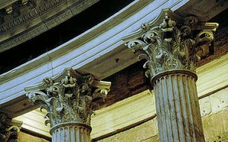 Image: Elaborate crowns — Corinthian capitals crown the columns in the alcoves.