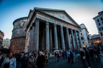 Image: Visitors from all over the world visit the Pantheon, one of the oldest intact buildings of antiquity.